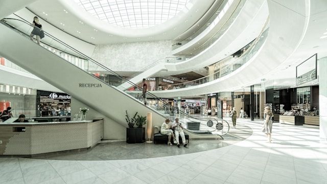 novi-pravila-nedilnoi-torgivli-u-polshhi-shho-zminjuietsja-z-1-ljutogo-2025-roku