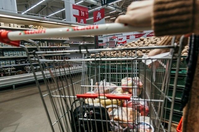 de-vigidnishe-kupuvati-produkti-v-polshhi