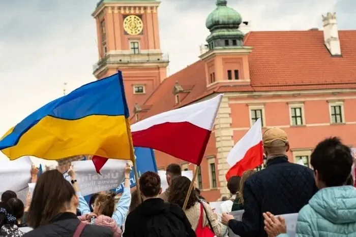 skilki-ukrainciv-stikalisja-z-negativnim-stavlennjam-u-polshhi-rezultati-opituvannja